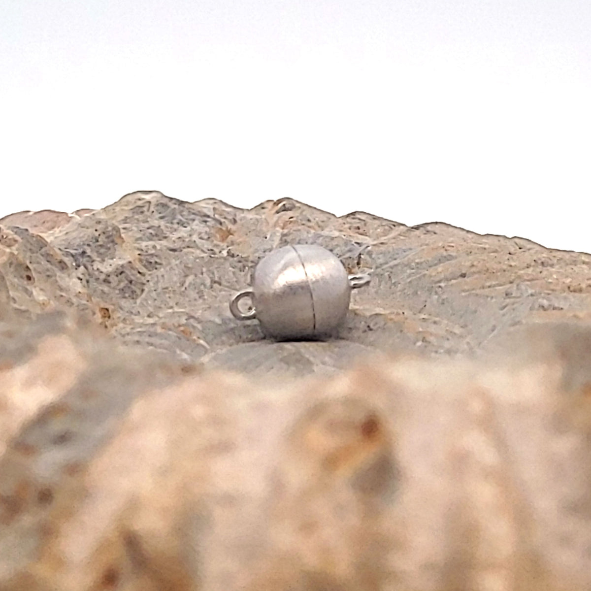 Magnet-Kugelschließe 8 mm, Silber rhodiniert matt by Steindesign