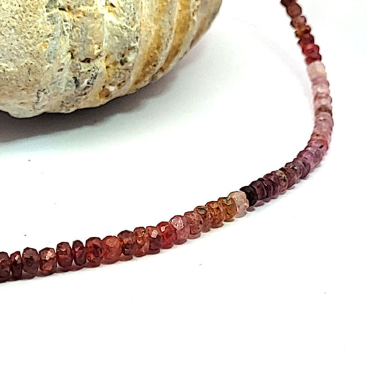 Spinell-Kette, Button 4 mm facettiert