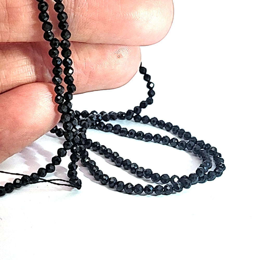 Onyx, Strang 3 mm facettiert by Steindesign