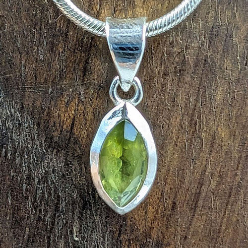 Peridot Anhänger klein Steindesign - 1