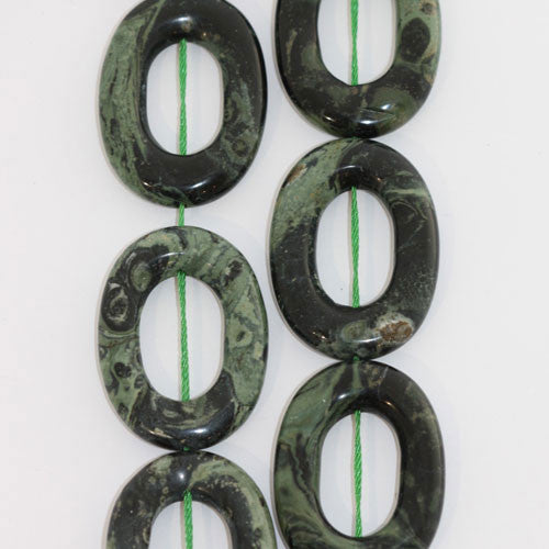 Eklogit, Strang oval mit Loch 22 x 30mm  - 1