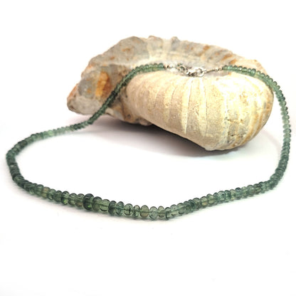 Bottone a catena verde apatite 4-7 mm