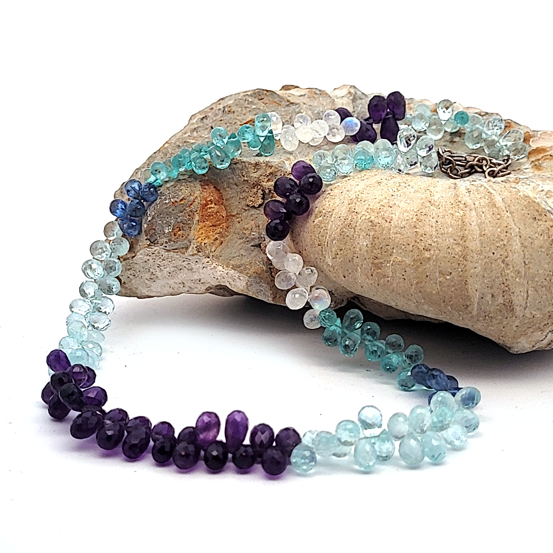 Designkette Tropfen facettiert mit Amethyst, Aquamarin, Iolith, Apatit und Mondstein by Steindesign