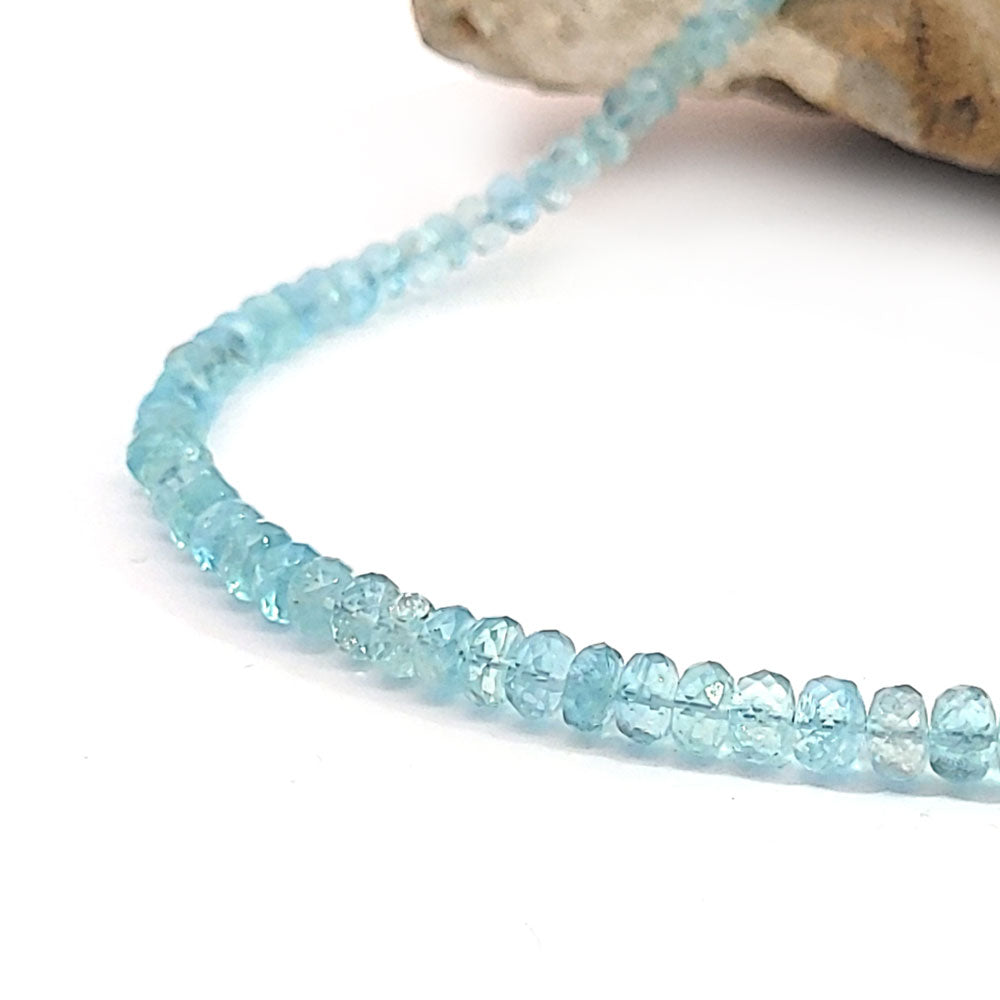 Collana con bottone in acquamarina sfaccettata 5-9 mm