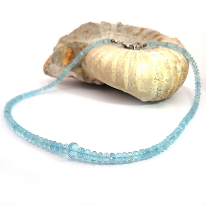 Collana con bottone in acquamarina sfaccettata 5-9 mm