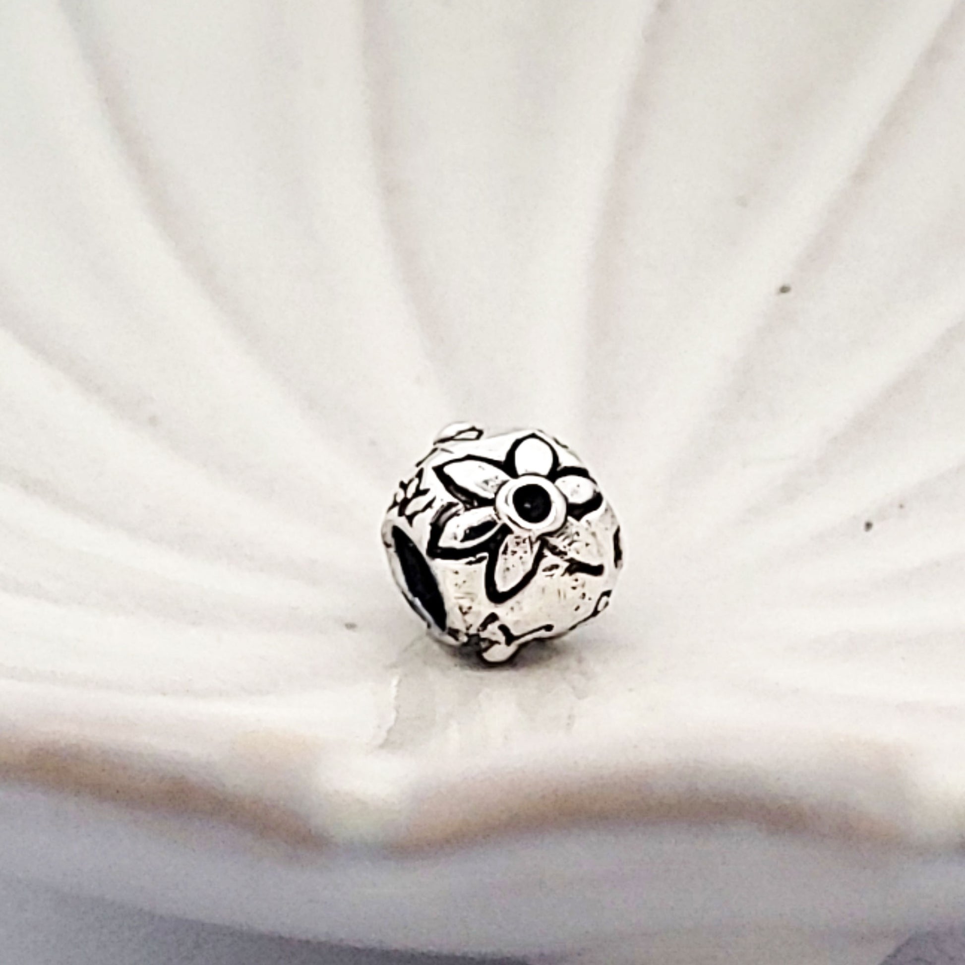 Indian_Charm_Silberbead_Blumenkugel