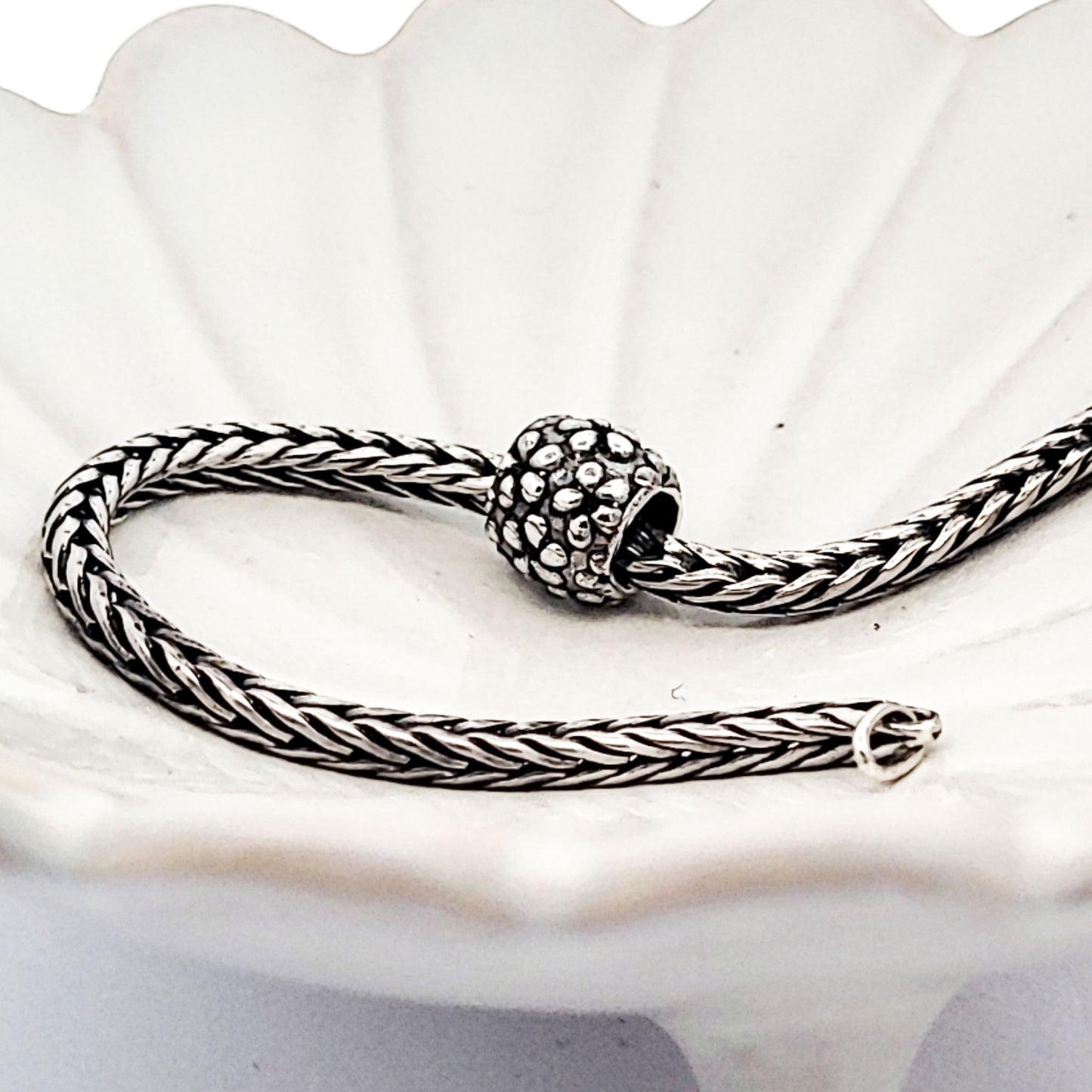 Indian_Charm_Silberbead_Blumenwiese