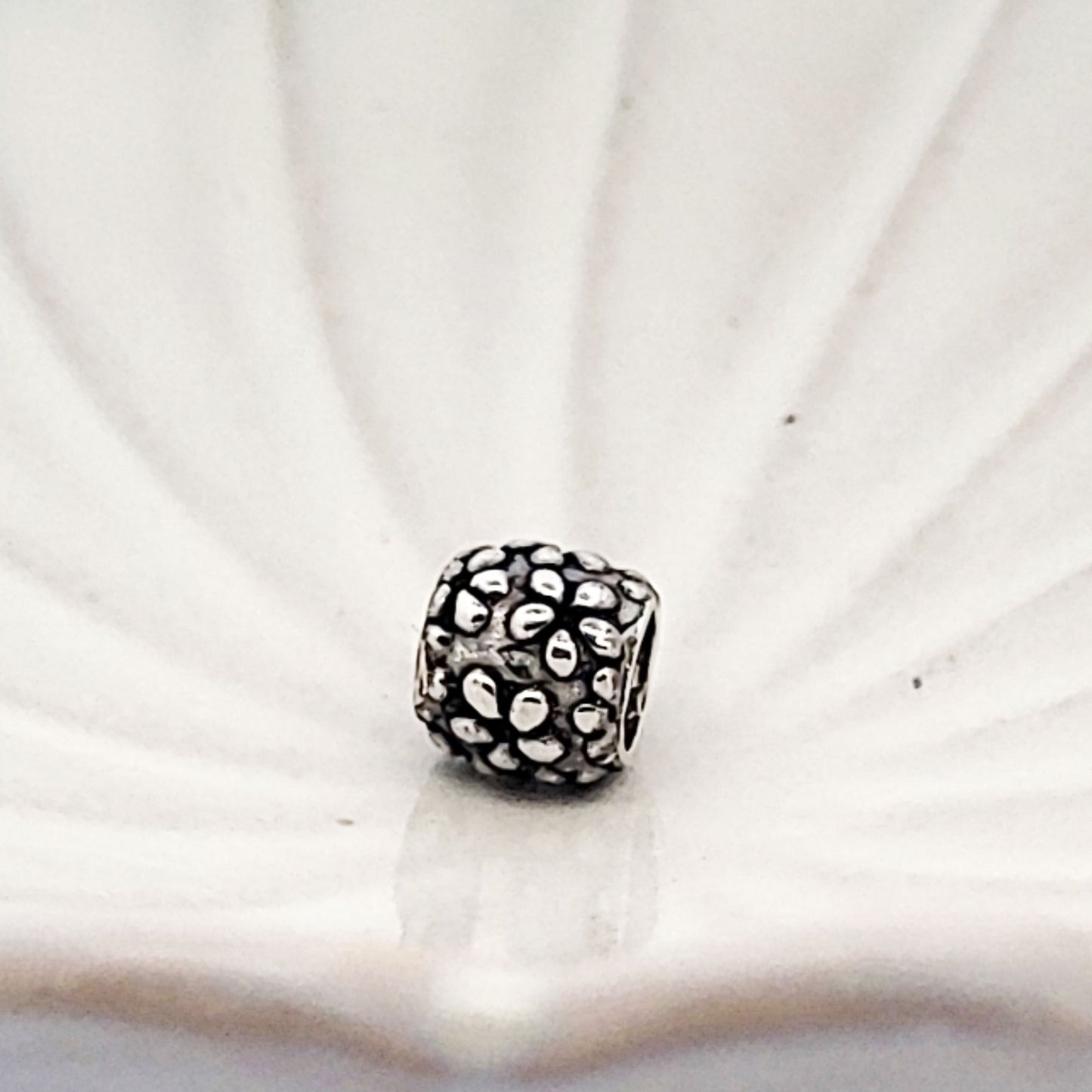 Indian_Charm_Silberbead_Blumenwiese