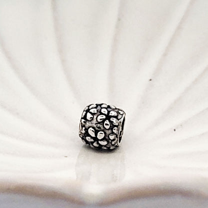 Indian_Charm_Silberbead_Blumenwiese