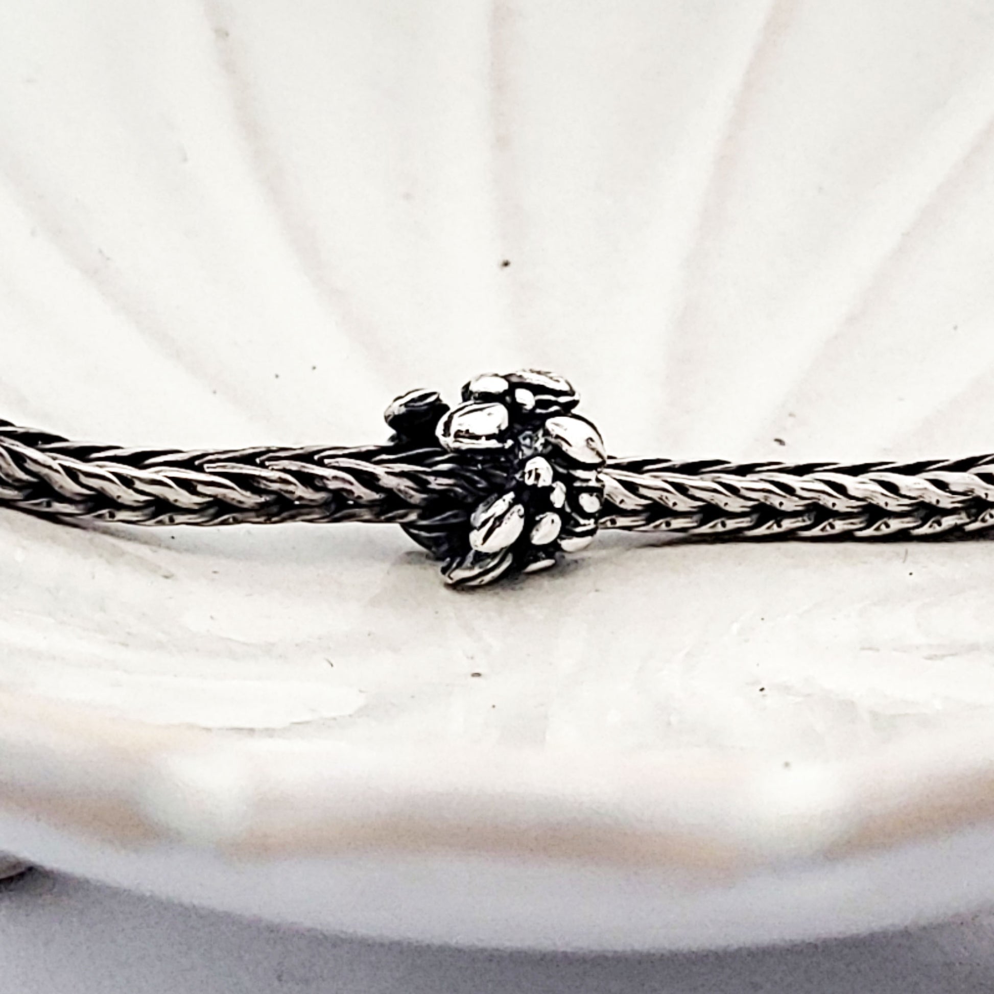 Indian_Charm_Silberbead_Waldblume