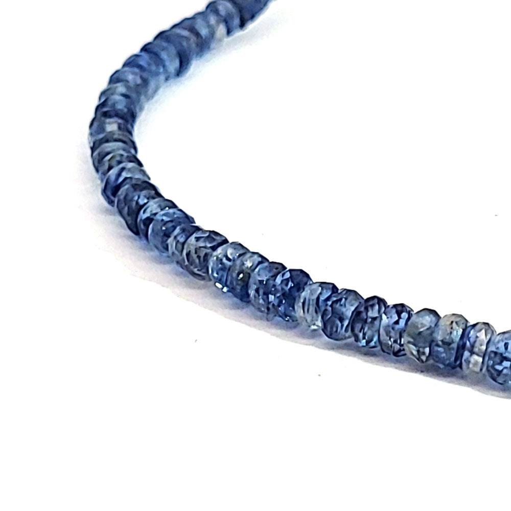 Collana con bottone in iolite (cordierite) sfaccettato 5 mm