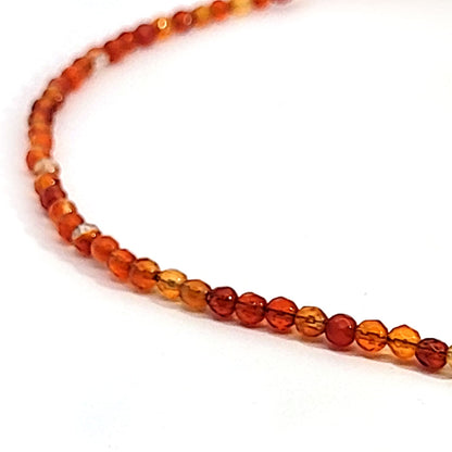 Collana con perle di corniola sfaccettate da 3 mm