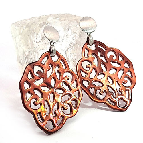 Ear pendant mother of pearl ornamental, brown