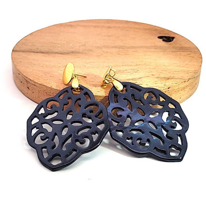 Ear pendant mother of pearl ornamental, dark blue