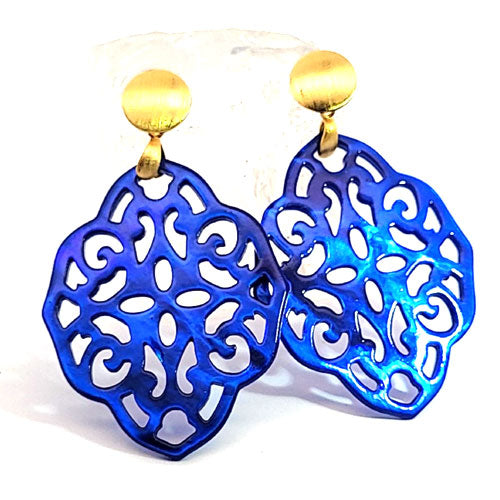 Ear pendant mother of pearl ornamental, azure blue