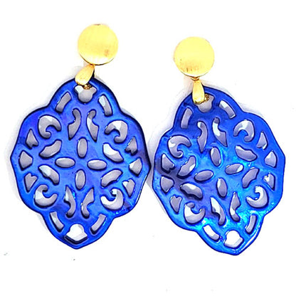 Ear pendant mother of pearl ornamental, azure blue