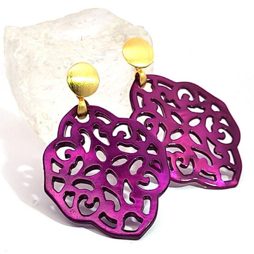 Ear pendant mother of pearl ornamental, purple