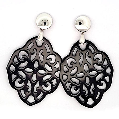 Ear pendant mother of pearl ornamental, black