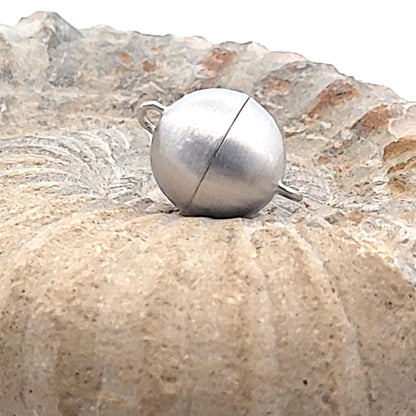 Magnet-Kugelschließe 14 mm, Silber rhodiniert matt