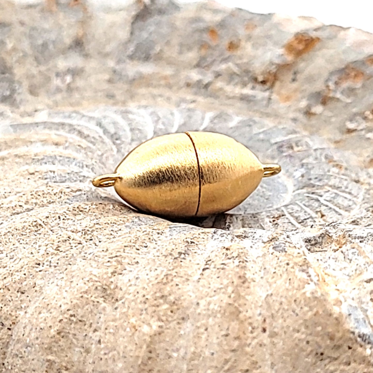 Magnetic clasp oval 10 mm, silver gold-plated matt