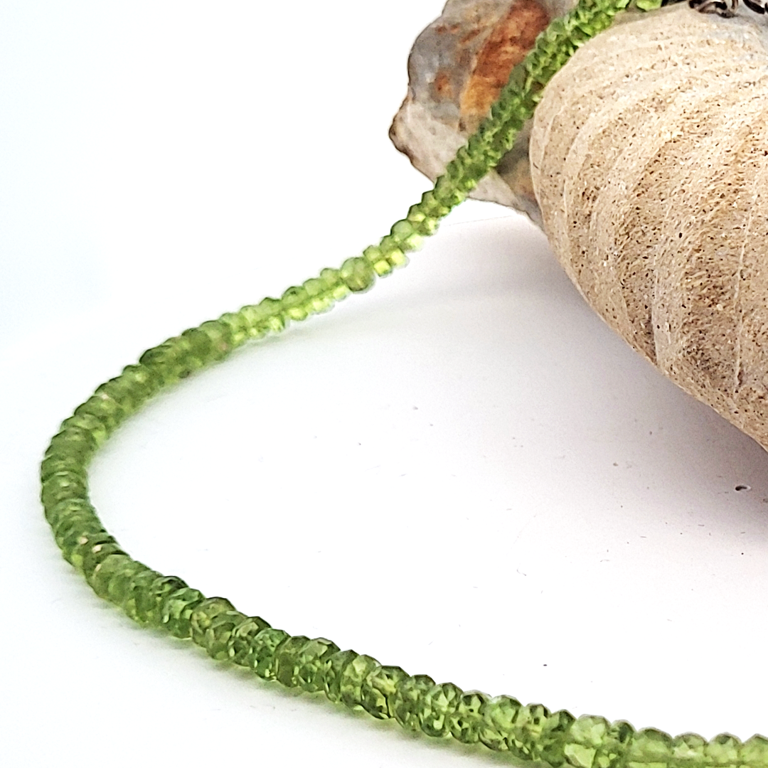 Peridot Edelsteinkette Button facettiert by Steindesign