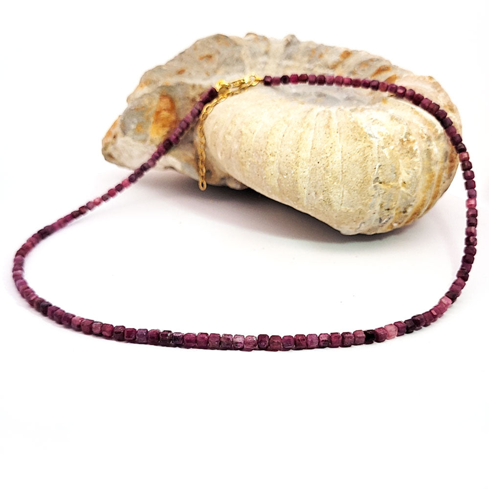 Ruby chain Cube 3 mm faceted