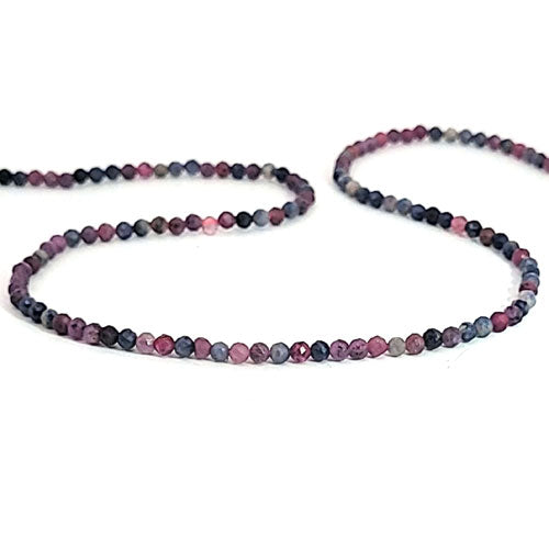 Saphir bunt, Kugelstrang 2,5 mm facettiert by Steindesign