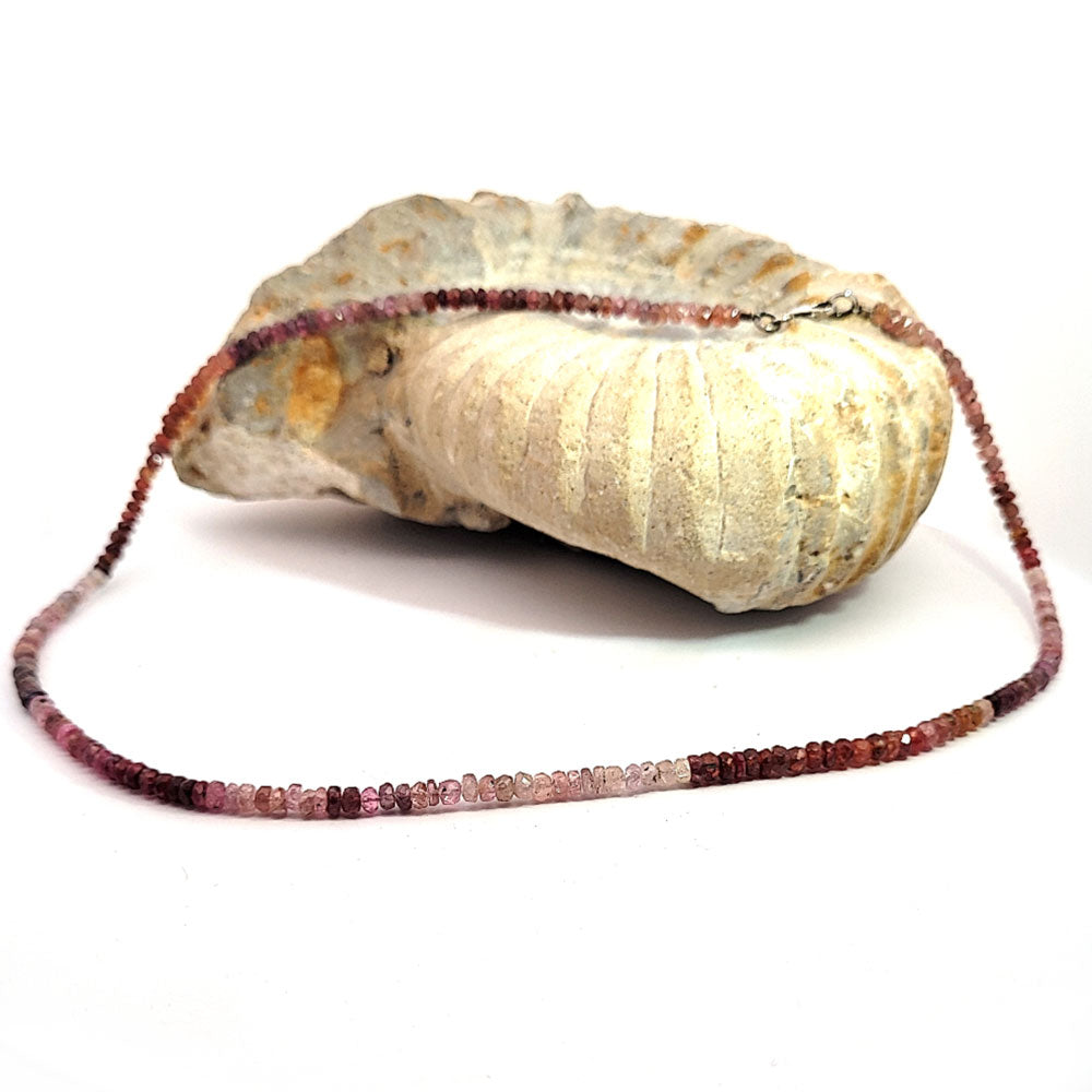 Spinell-Kette, Button 4 mm facettiert