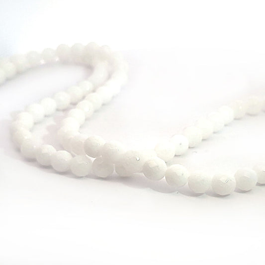 Jade weiß, Kugelstrang 6 mm facettiert